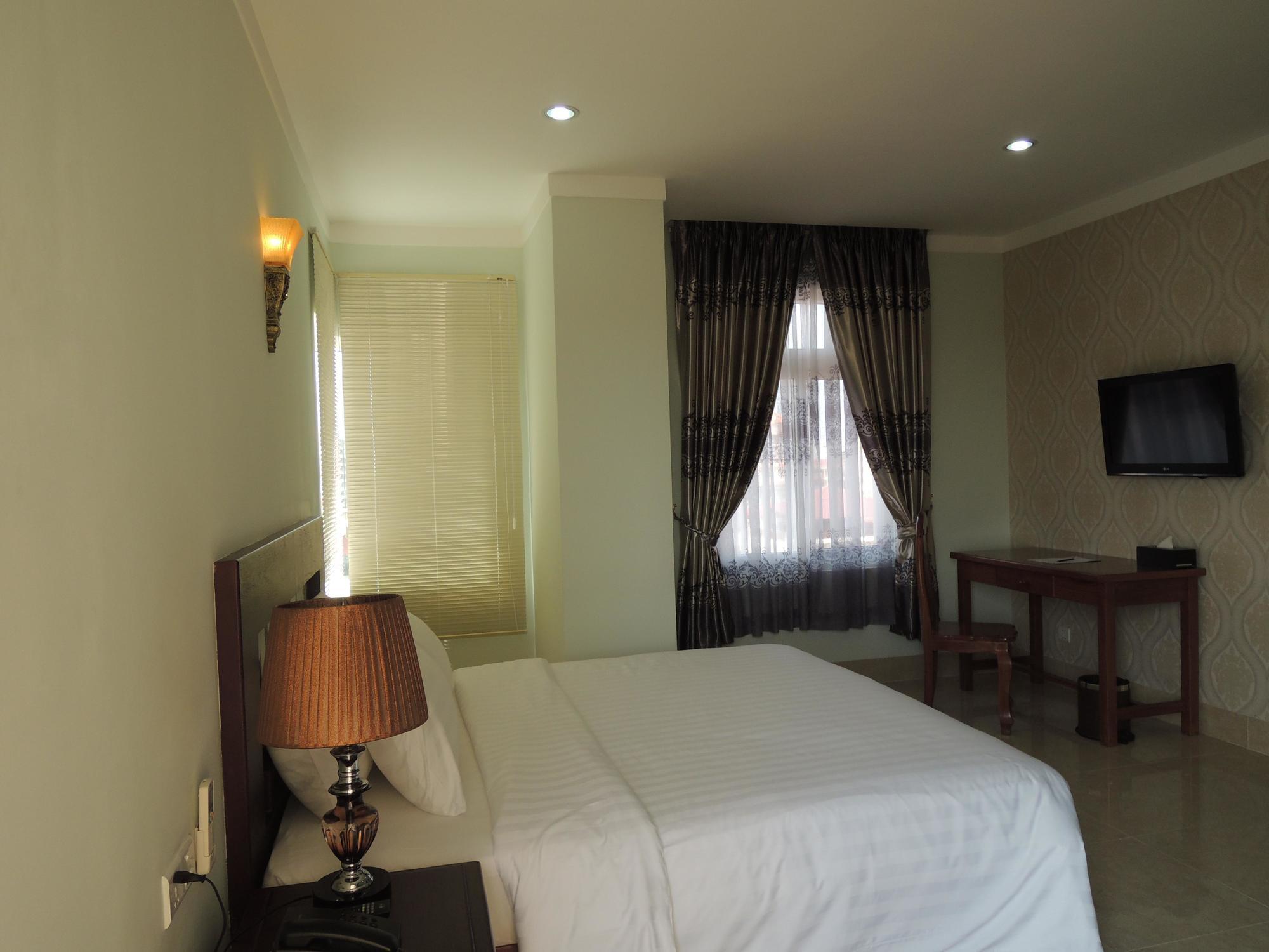 Sen Han Hotel Phnom Penh Exterior foto